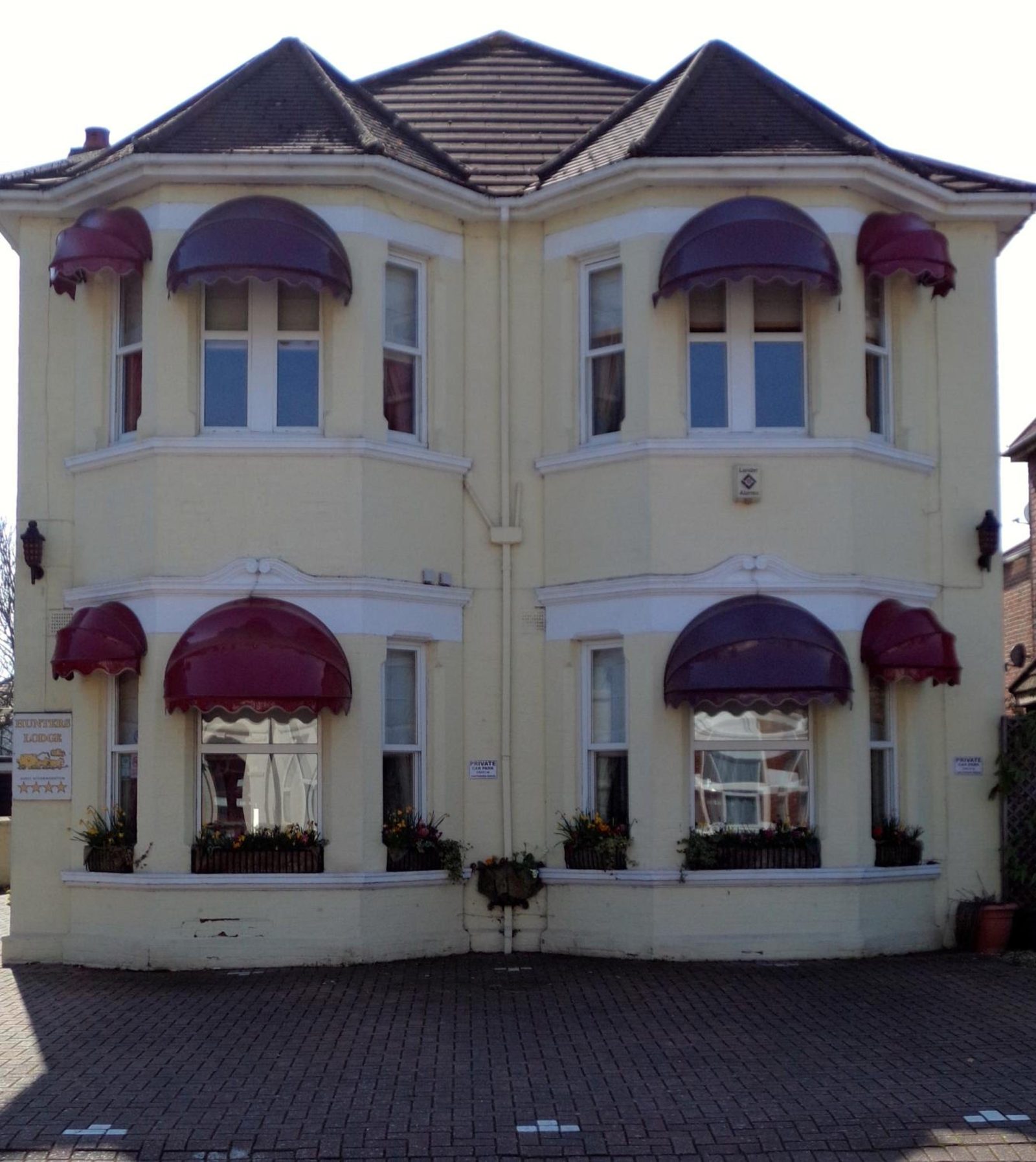 Hunters Lodge Guest House — photo 2